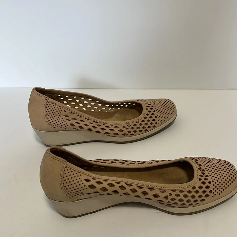 Naturalizer Brelynn N5 Comfort Tan Slip on Wedge shoe size 6.5M - Picture 4 of 11